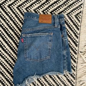 High Waisted Levi Short